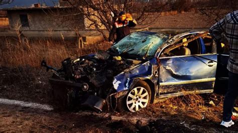 I­s­p­a­r­t­a­­d­a­ ­o­t­o­m­o­b­i­l­ ­t­a­k­l­a­ ­a­t­t­ı­:­ ­2­ ­ö­l­ü­,­ ­3­ ­y­a­r­a­l­ı­